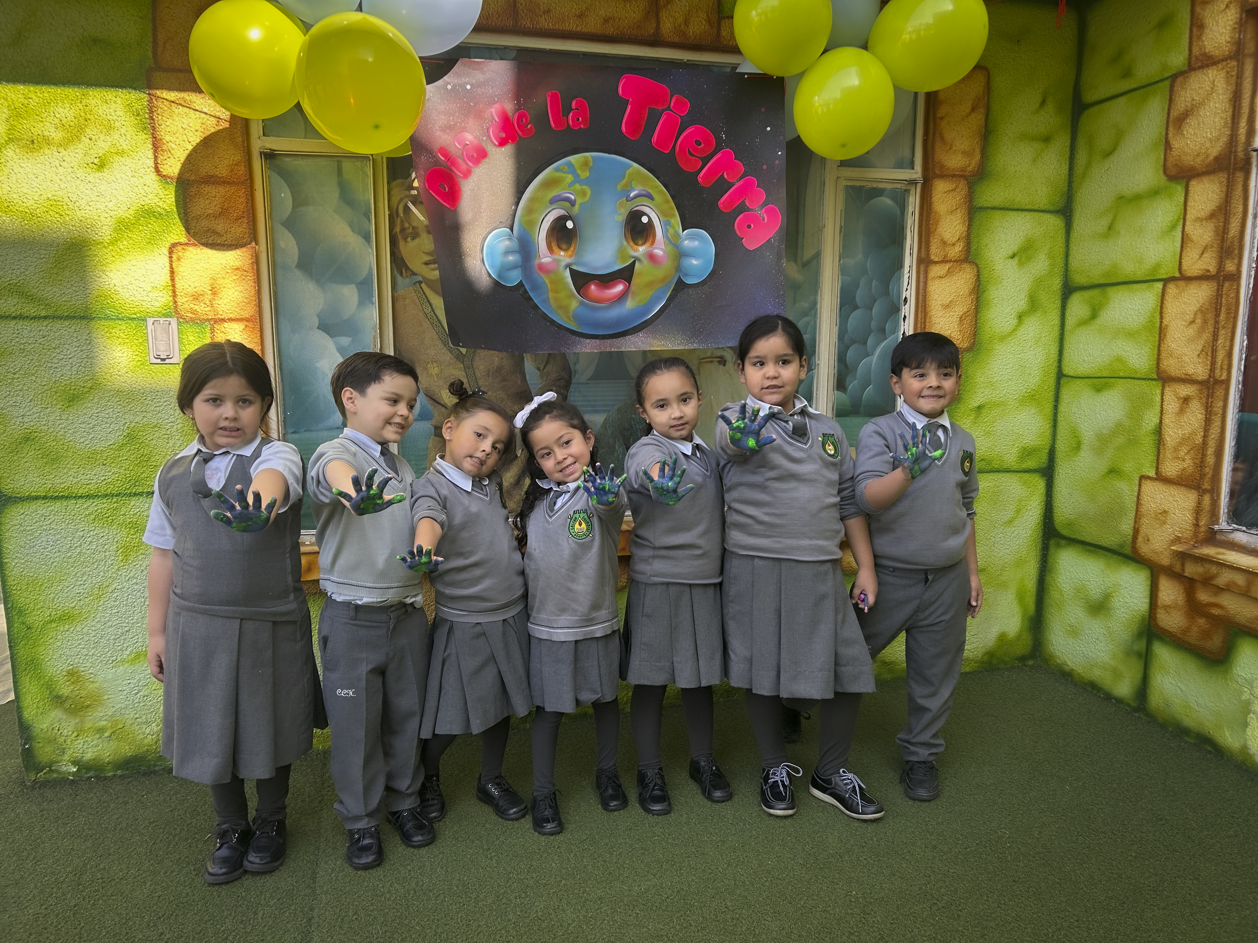 Ninos felices en el Colegio Chambers
